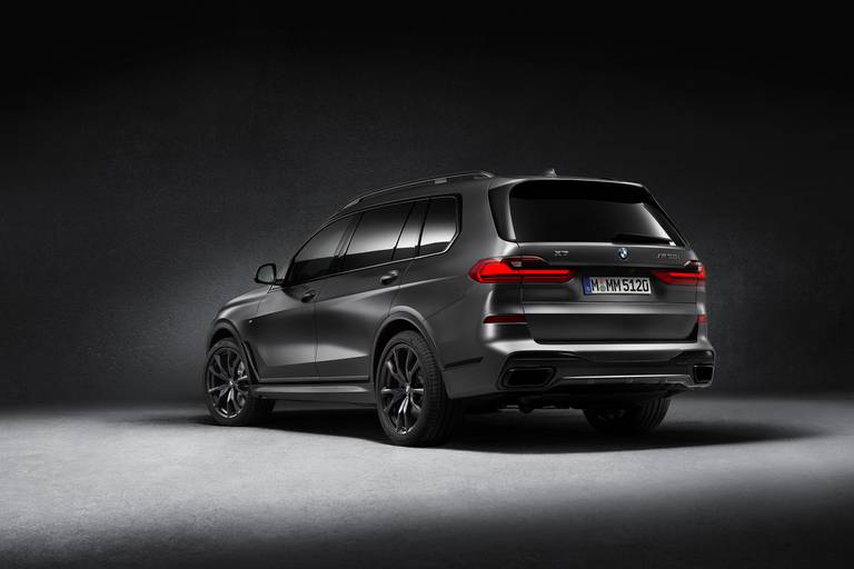 P90386159 highRes bmw-x7-edition-dark-