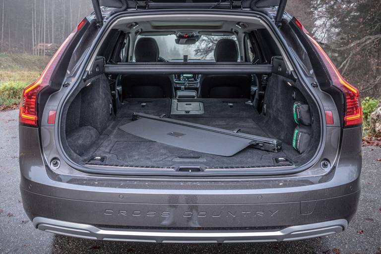 Volvo-V90-Cross-Country-Trunk