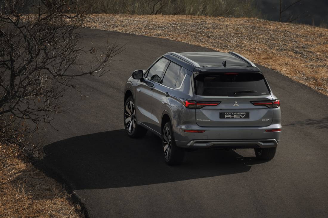 zo-gaat-de-nieuwe-mitsubishi-outlander-phev-2025-zijn-concurrenten-te-lijf-2024-06
