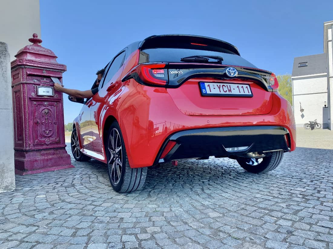 Toyota Yaris Hybrid 2020 Heck Briefkasten