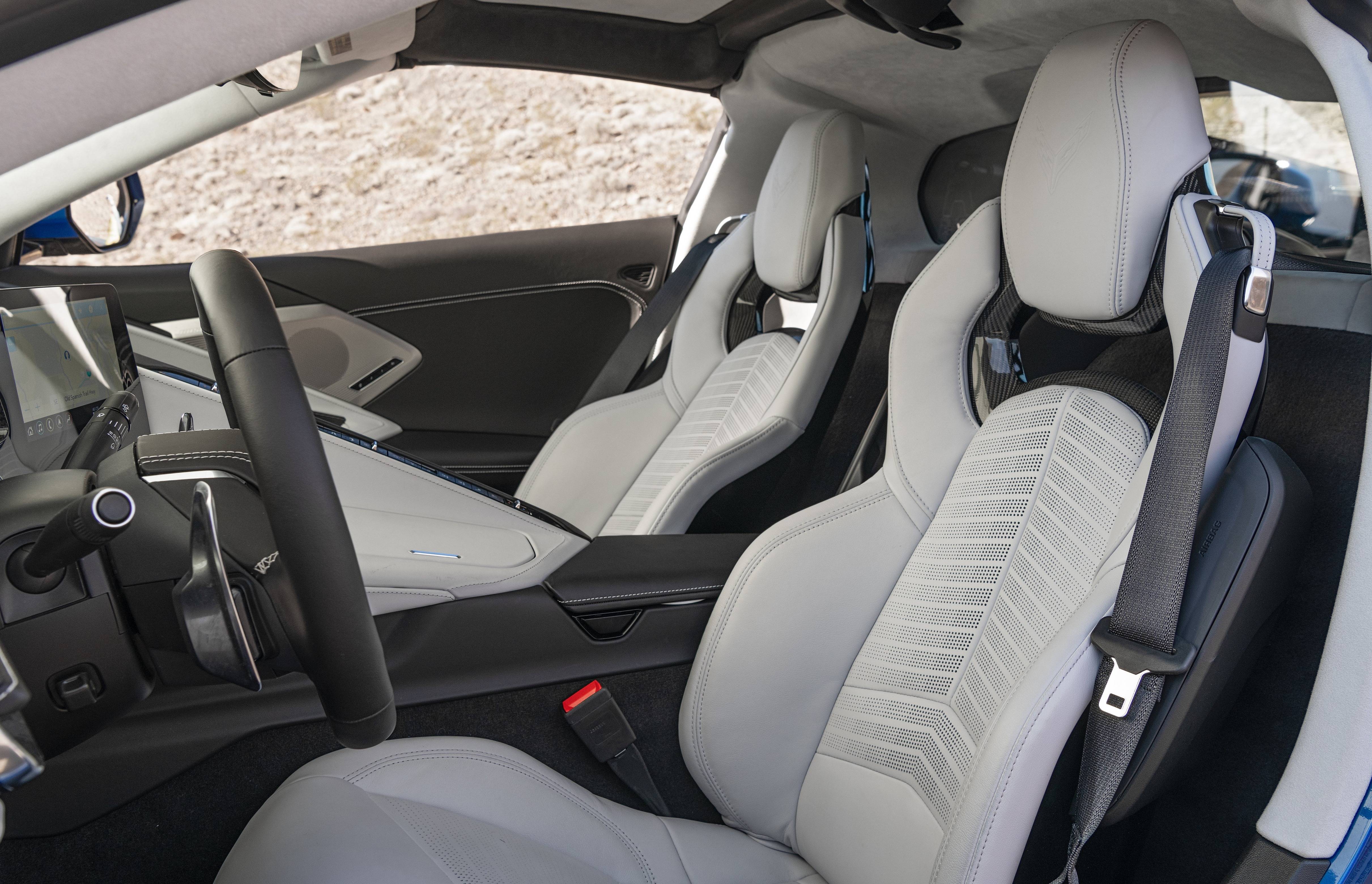 chevrolet-corvette-c8-stingray-seats