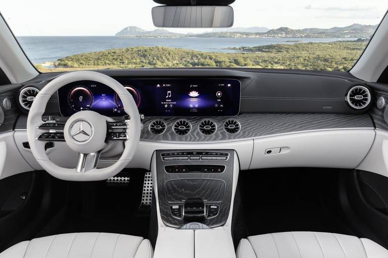 Mercedes-Benz-E-Klasse-Coupe-Cabrio-2020-Facelift-Interieur