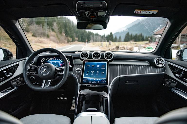 Mercedes-GLC-300-Interior