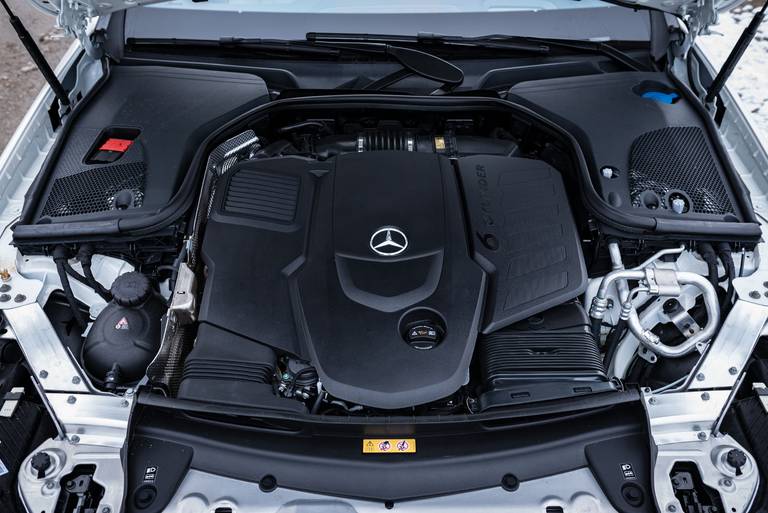Mercedes-Benz-E-400-d-All-Terrain-Engine