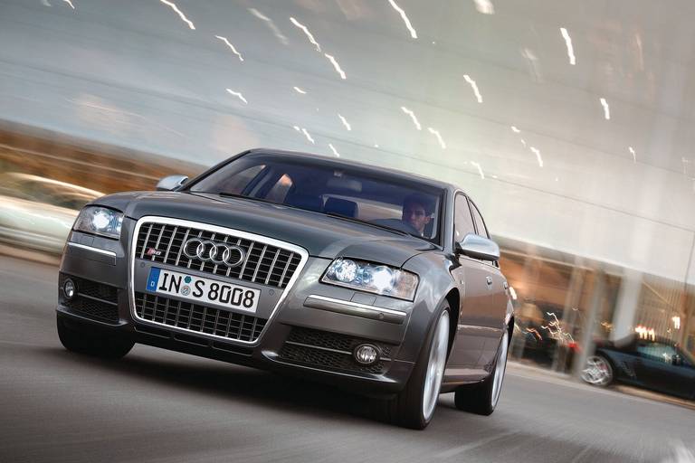 Audi-S8-D3-Dynamic