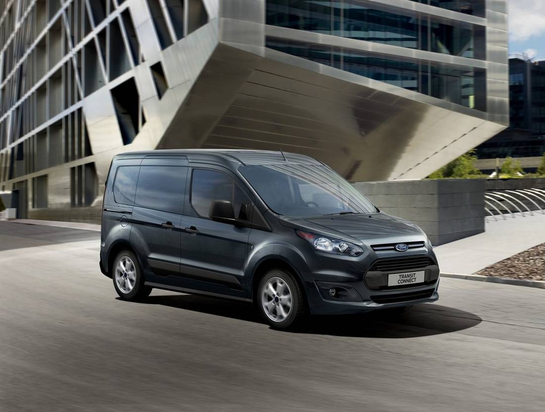 ford-transit-connect-13-black-side