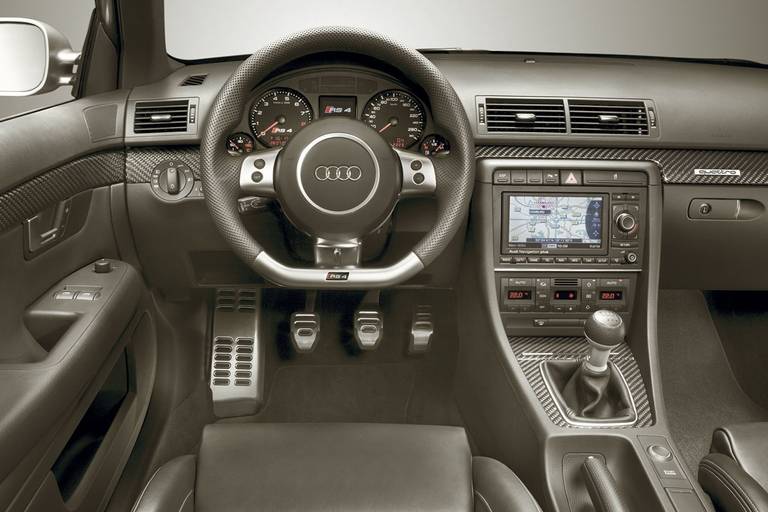 Audi-RS4-rear-cockpit