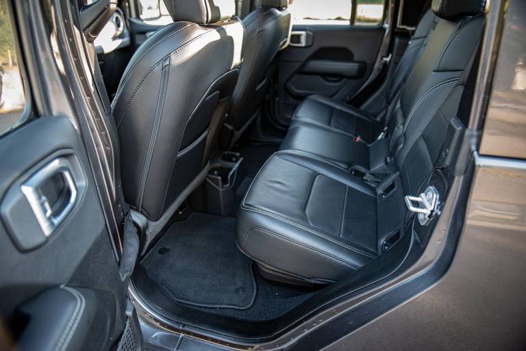 Jeep-Gladiator-Backseats