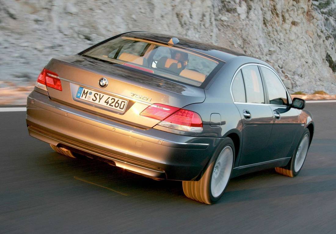 2uMLkYH7LYT3oVQesIHnqn-192f88d6c9f904d2b7b228ba2b3eabba-bmw-750i-back-1100