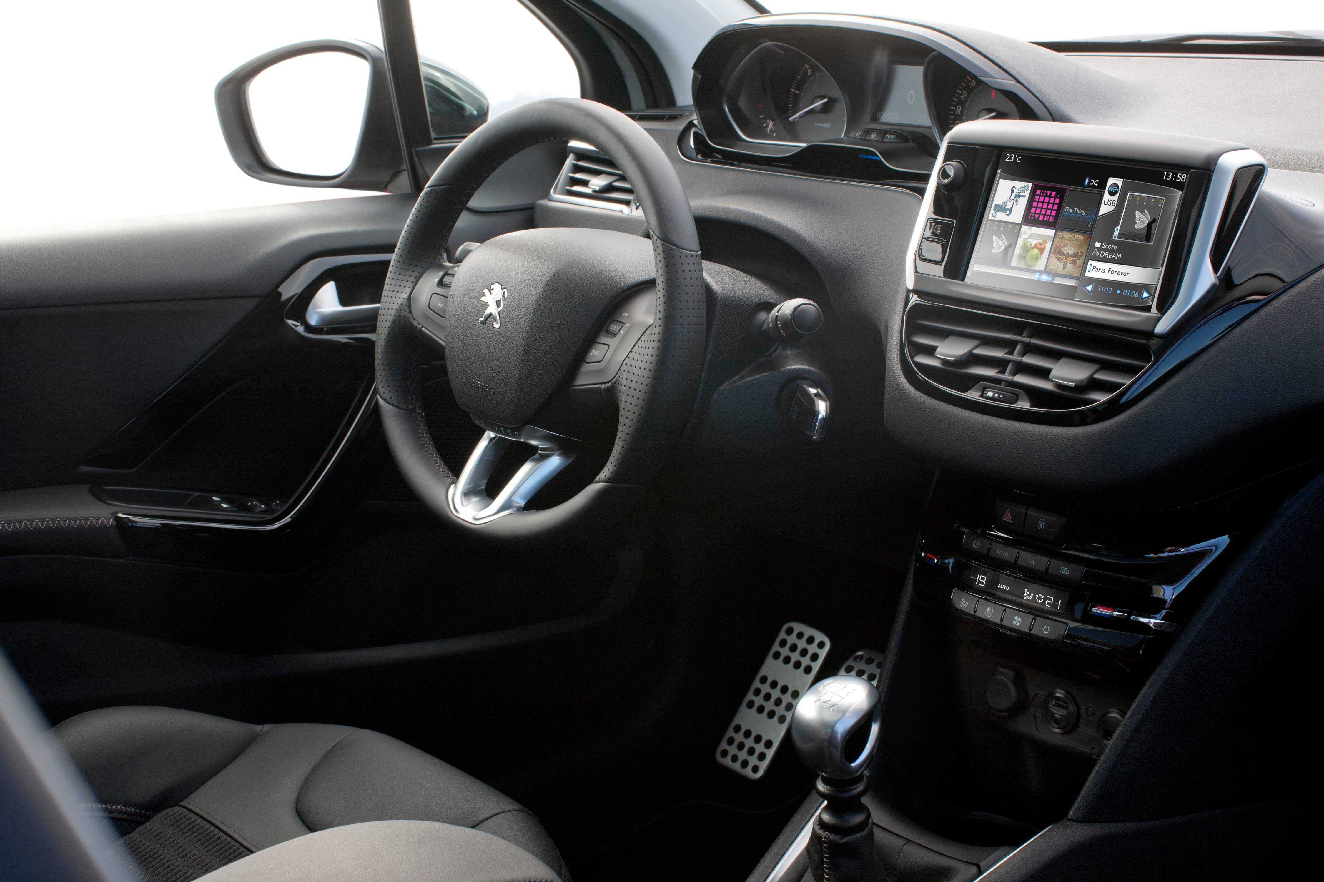 peugeot-208-interieur