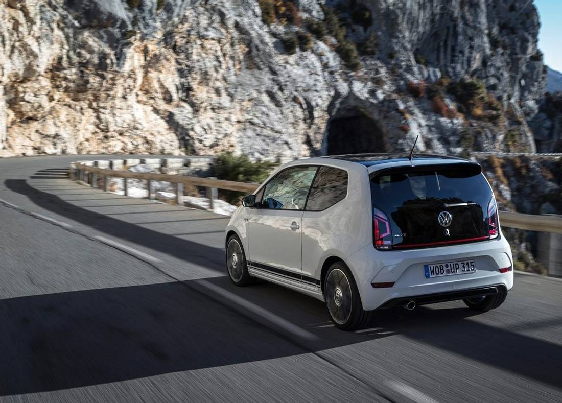 Volkswagen-Up_GTI-2018-1024-2a