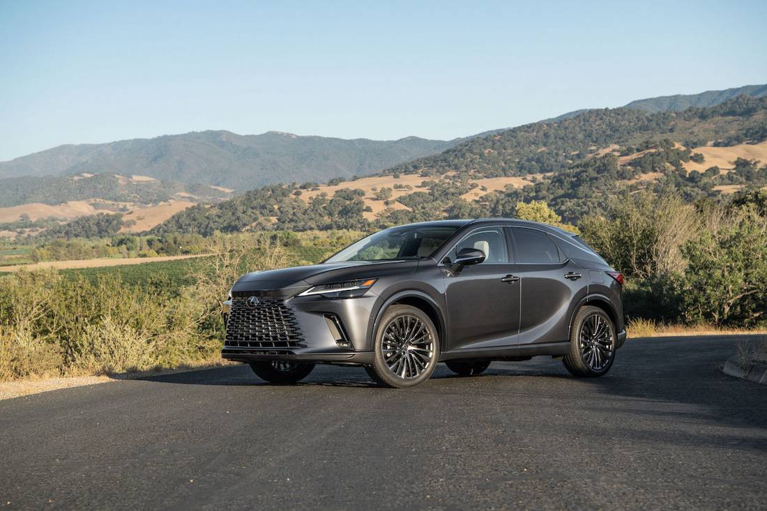 Lexus RX 450h+ (2023) statisch, vooraanzicht