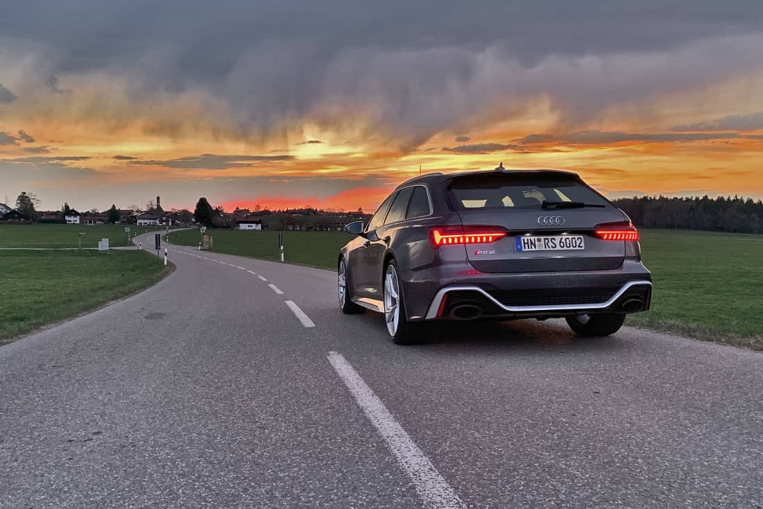 Audi-RS6-Avant-2020-Rear-Sun