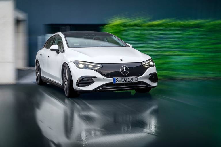 Mercedes-EQE-Front