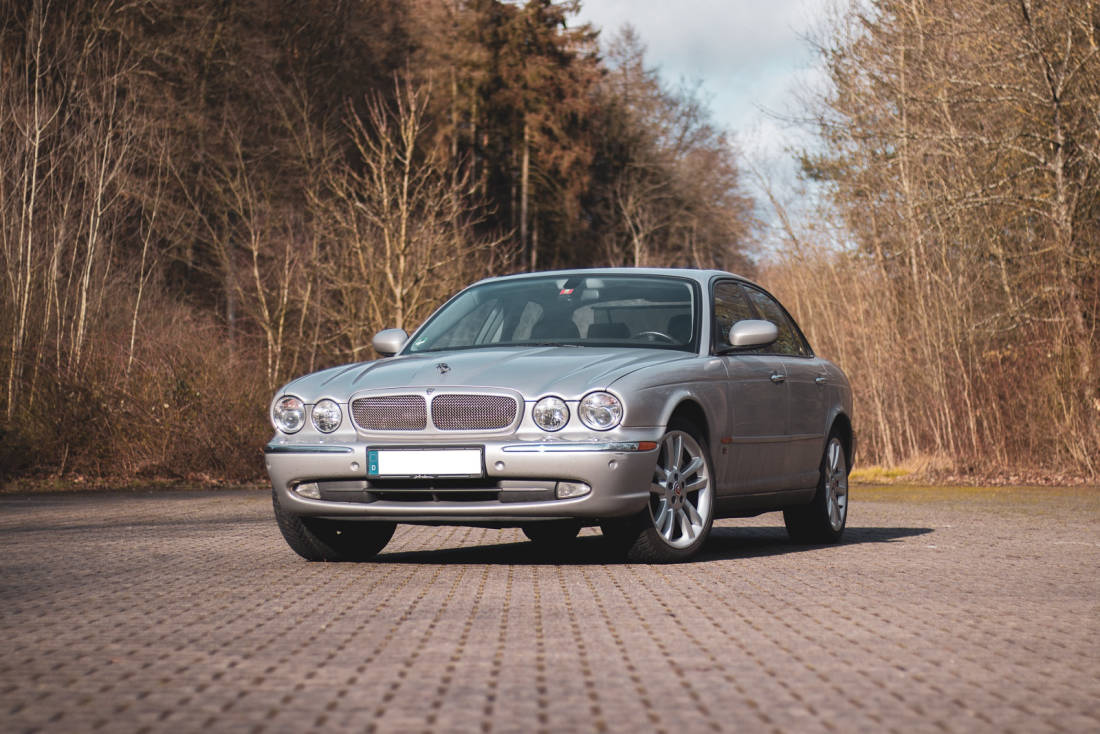 Jaguar XJR X350 Front 1