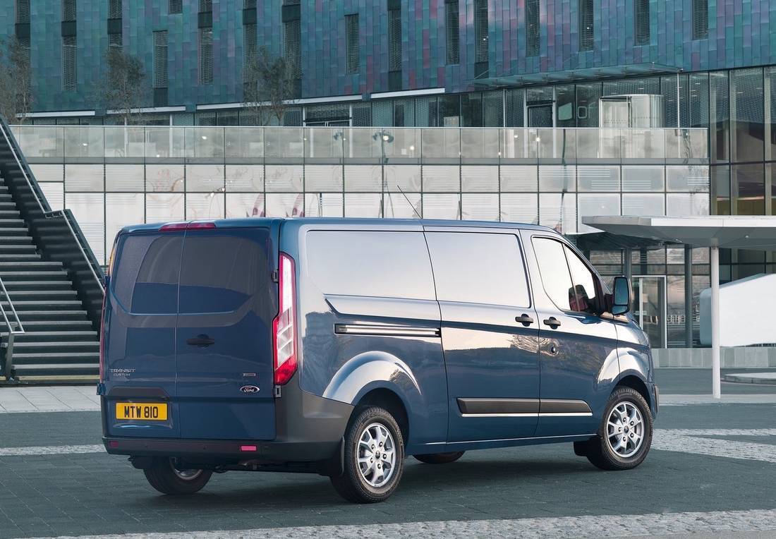 2DIWCN8eXbQidfyo7fGbrd-99e263063bb35bca91d4c7a4abaa7768-Ford-Transit-Custom-backview-1100