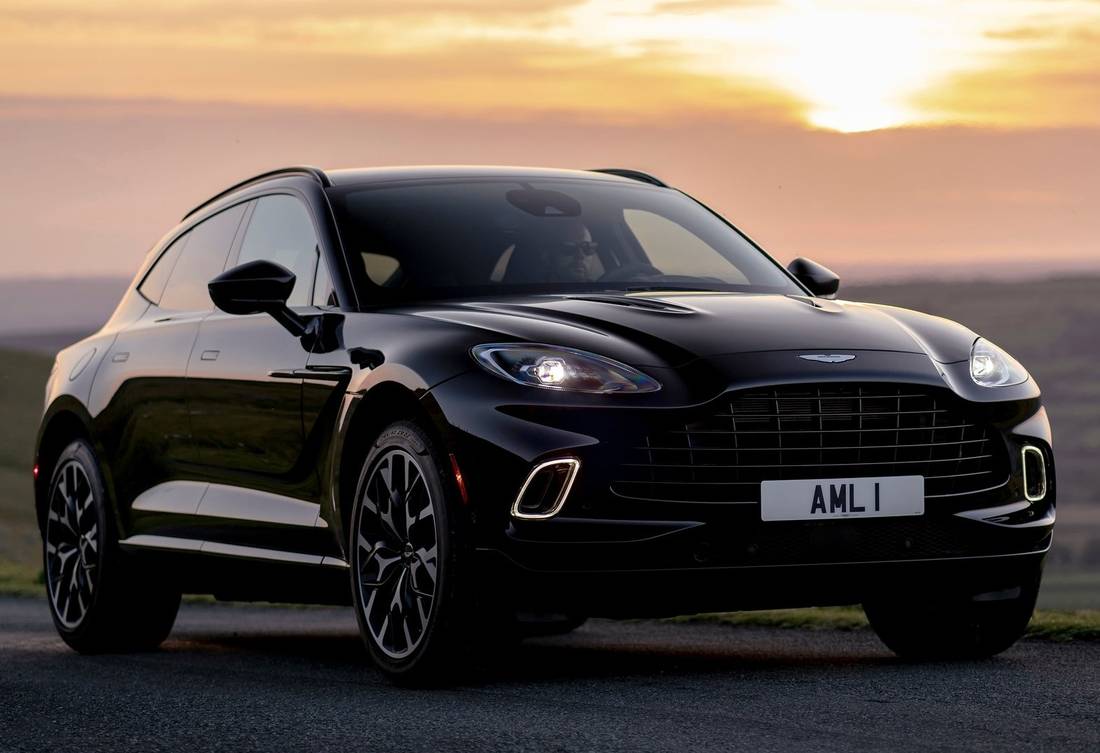 aston-martin-dbx-front