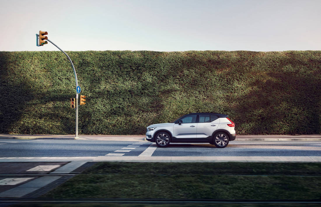 Volvo XC40 Recharge P8 AWD Side 1