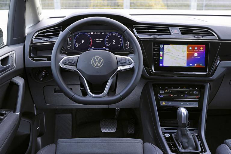 VW-Touran-2023-Interior