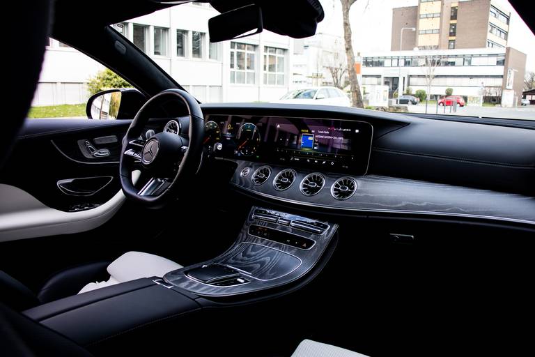 Mercedes-Benz E 400d 4Matic Coupé Interior 2