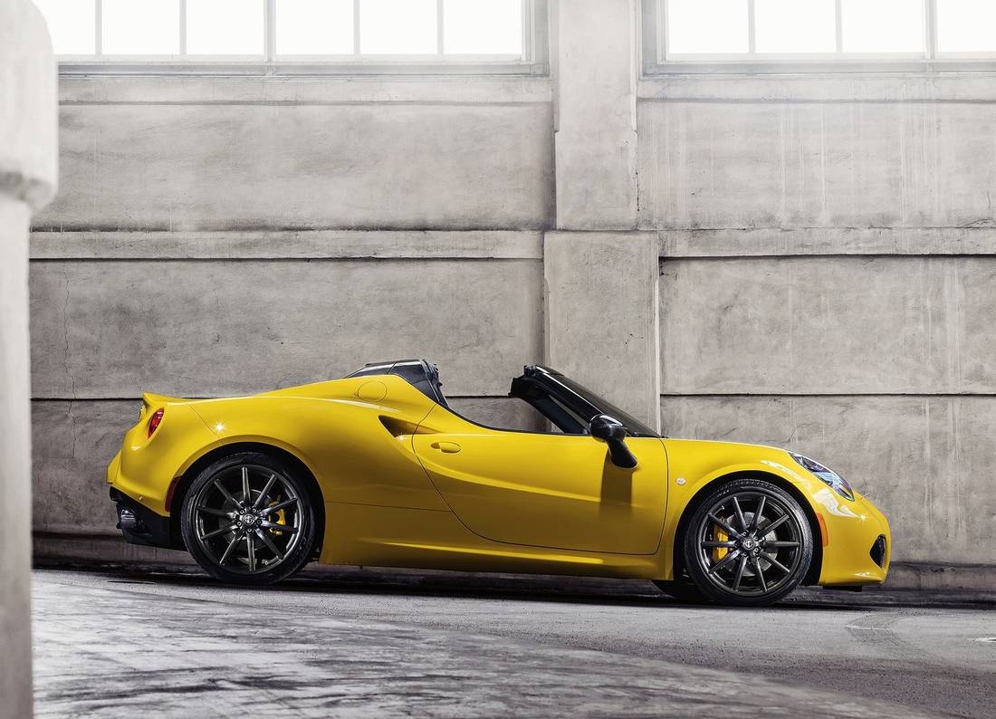 alfa-romeo-4c-side