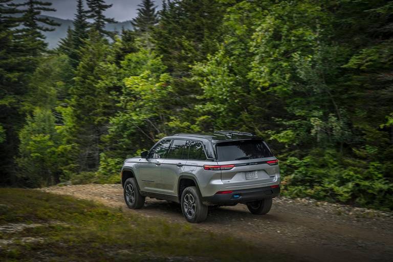 Jeep-Grand-Cherokee-2022-Rear