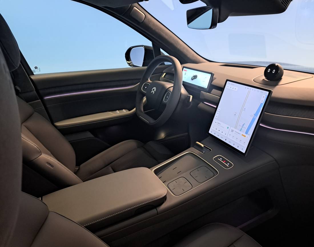 enorme-nio-el8-2024-wil-het-gooi-en-oud-zuid-uit-hun-range-rover-sleuren-2024-03
