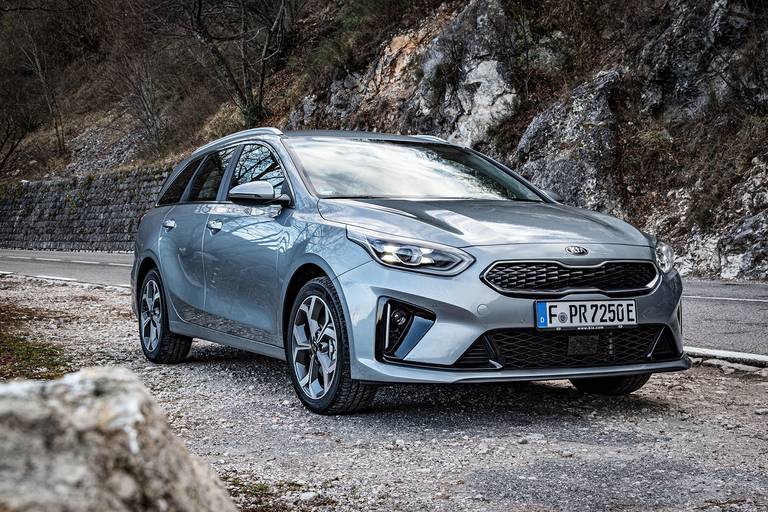 Kia-Ceed-Sportswagon-PHEV-Front-Side