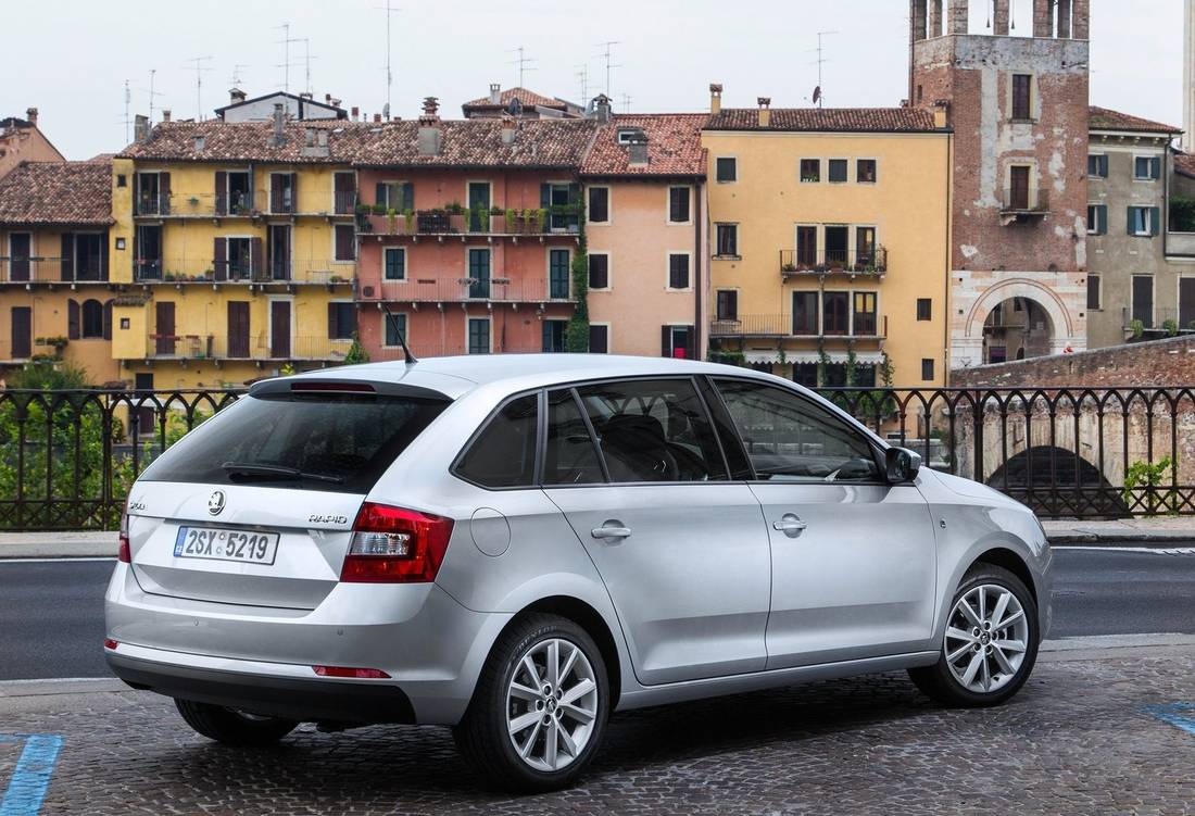 skoda-rapid-spaceback-back