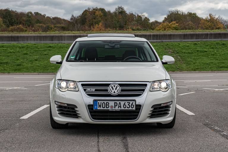 VW-Passat-R36-Front