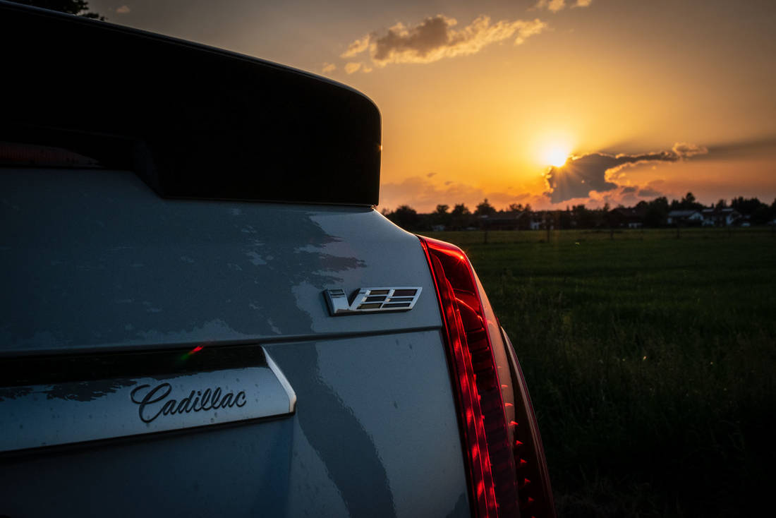 Cadillac-CTS-V-Logo
