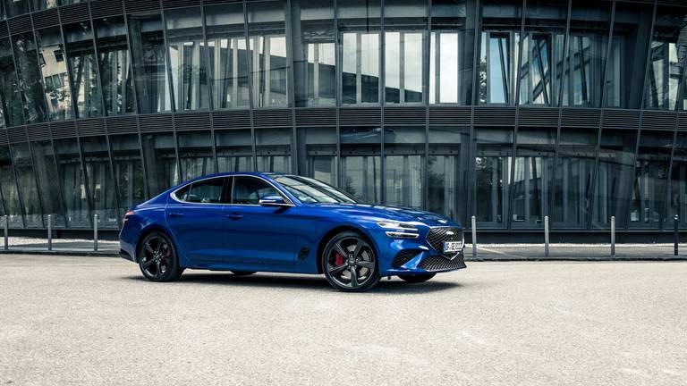 Genesis G70 (low-res)-1