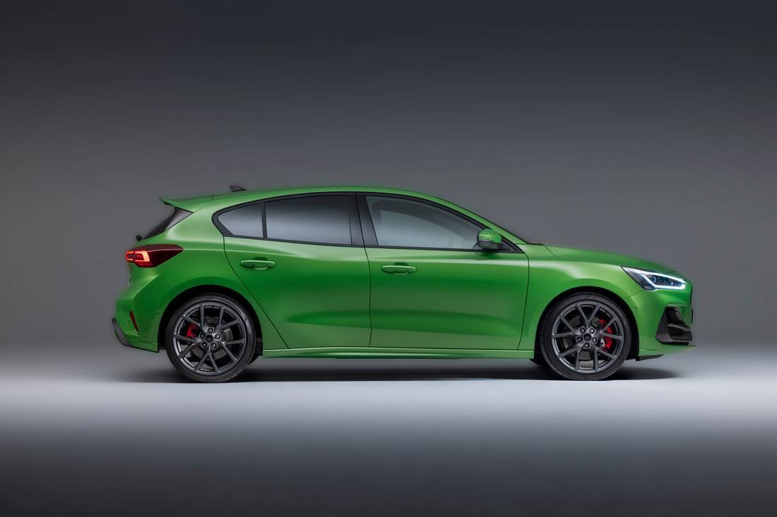 2voaJyane8bzjuyEOdeCm4-f308250238e50b7c8bd9aa92bc7b8c41-ford-focus-2022-side-1100