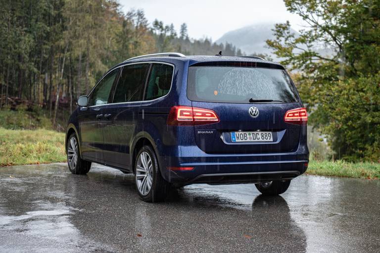 Volkswagen-Sharan-II-Highline-Side-Rear