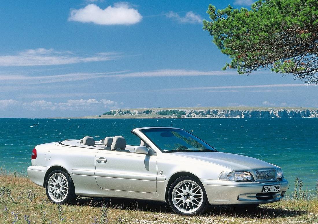 volvo-c70-i-white-side