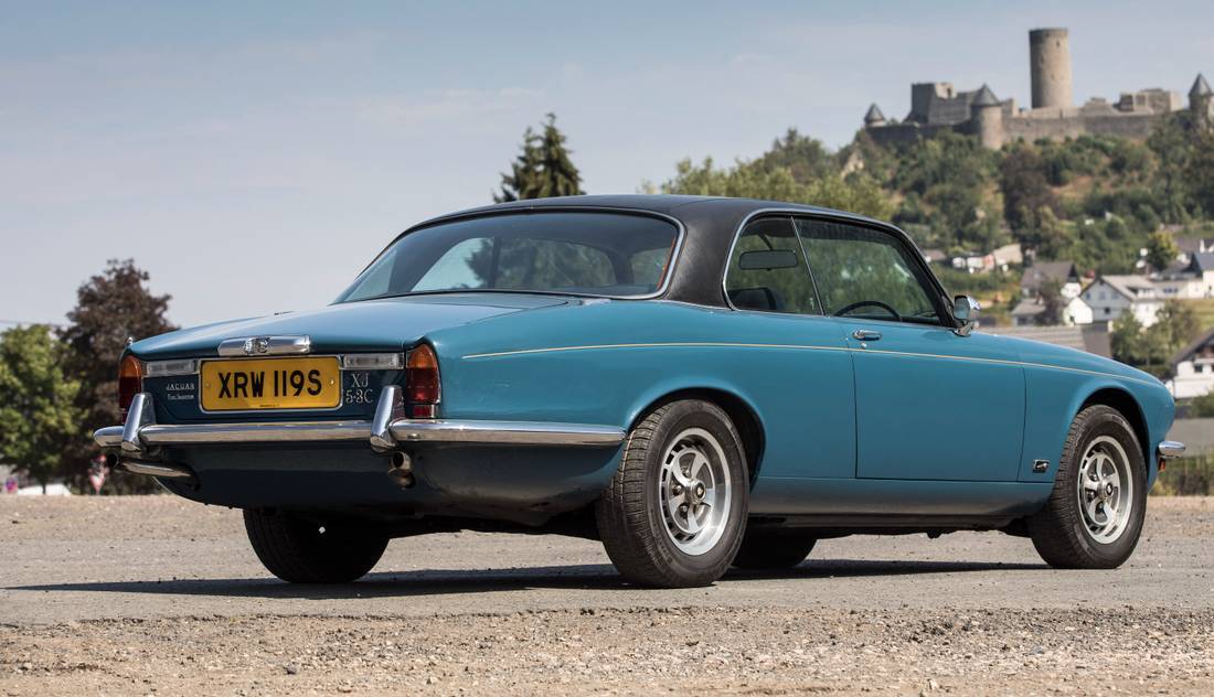 4rEHdpwIf1oFykC2tbrkrB-d920af3c5dddd0b28b48300b1e50381d-jaguar-xj12-back-1100