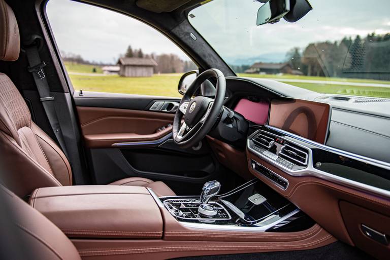 BMW-Alpina-XB7-Front-Interieur