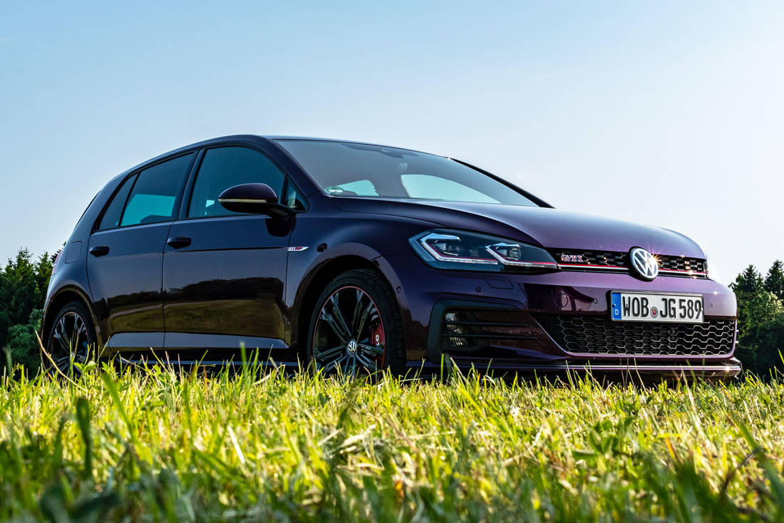 Volkswagen-Golf-GTI-Performance-Hero3