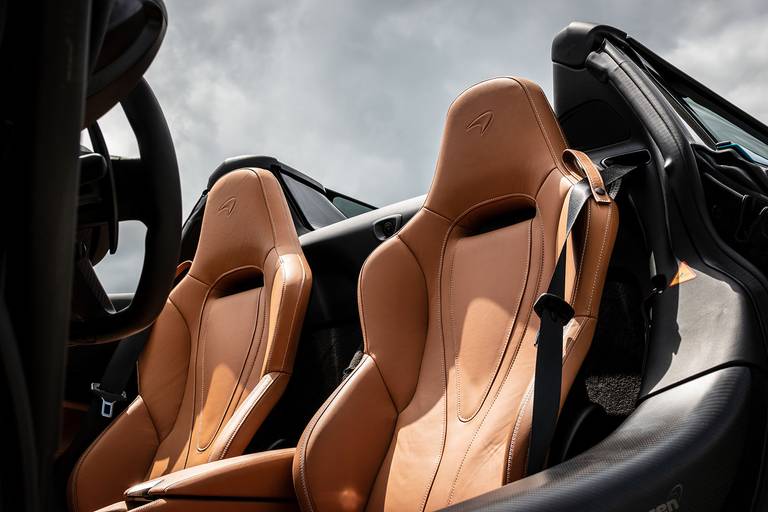 McLaren-720S-Spider-Seats