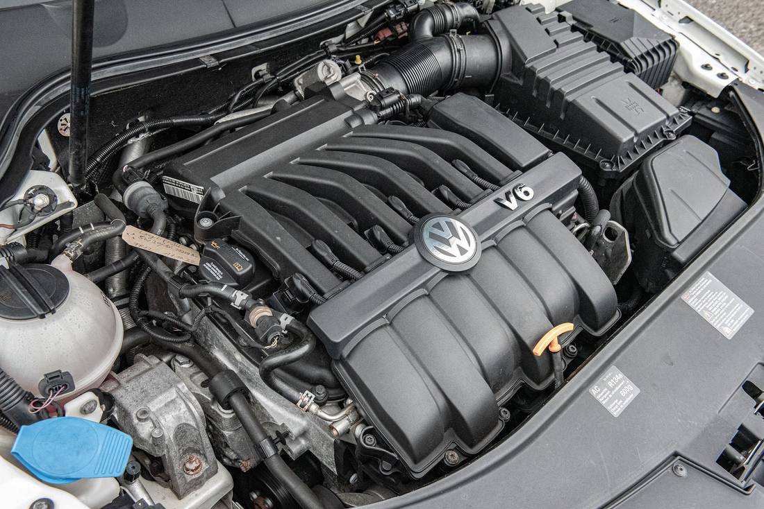 VW-Passat-R36-Engine