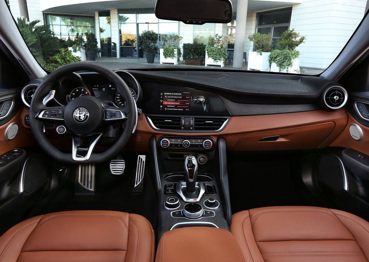 Alfa Romeo-Giulia-Interior