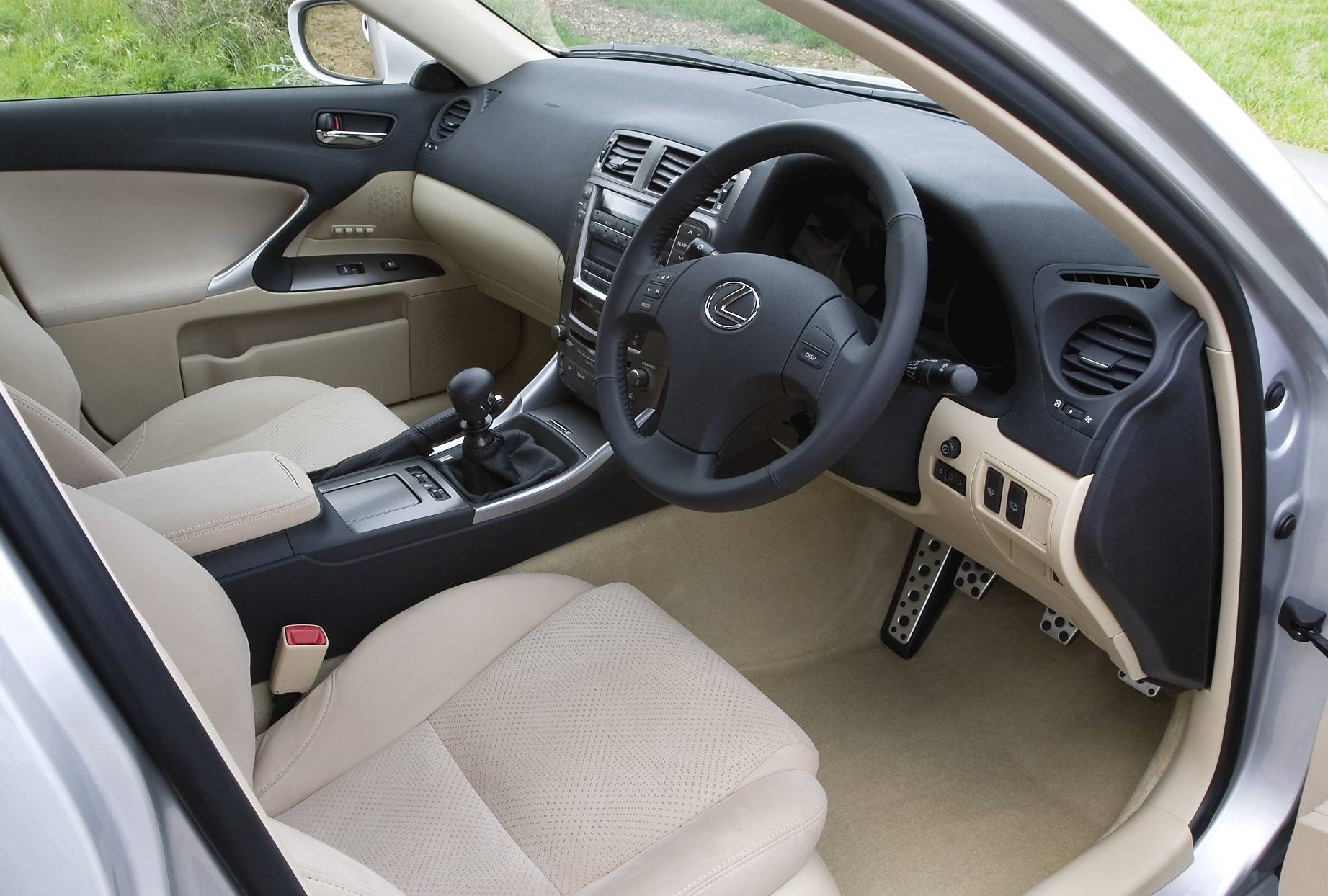 lexus-is-220-interior