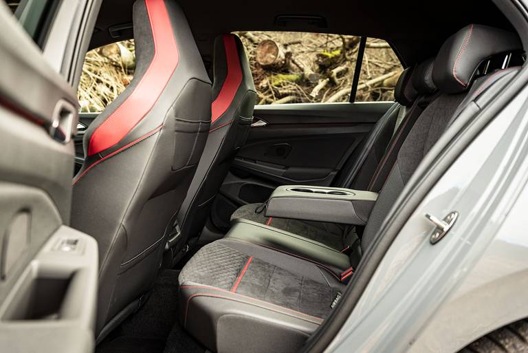 Golf-GTI-Clubsport-2021-Backseats