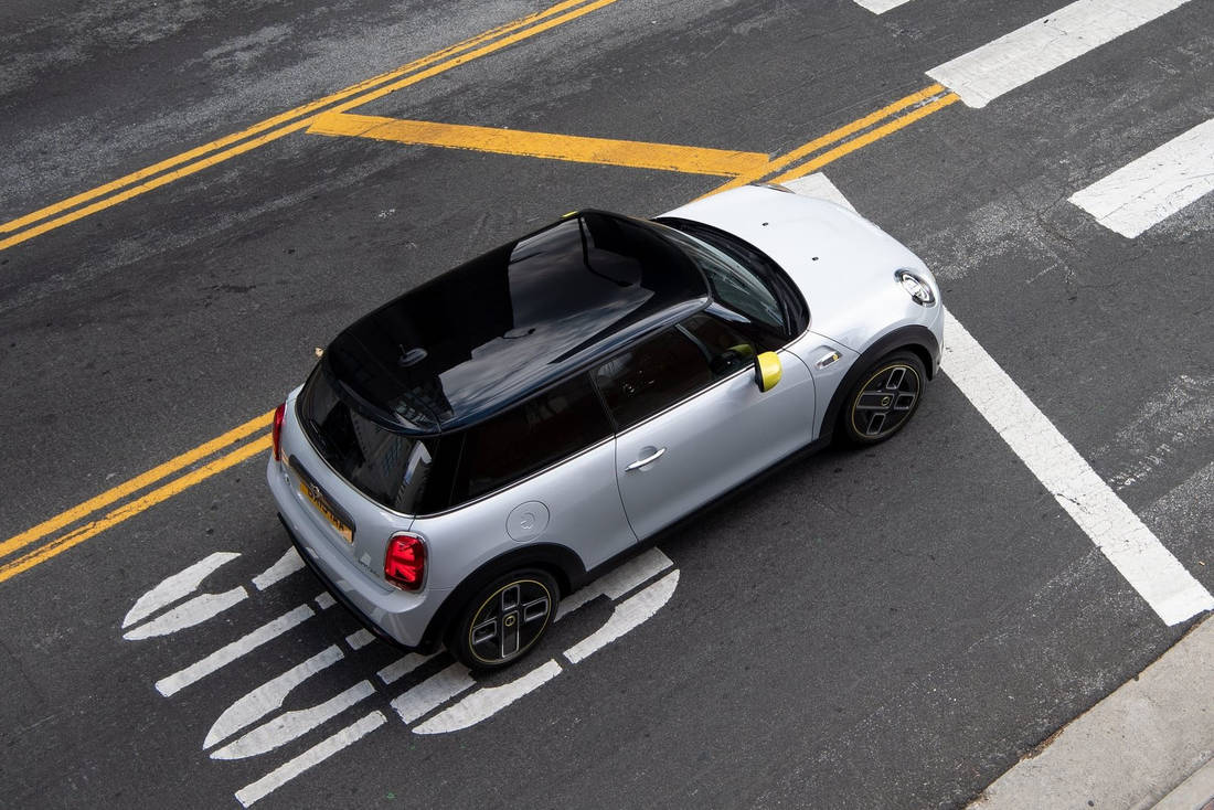 Mini-Cooper-SE-Hero