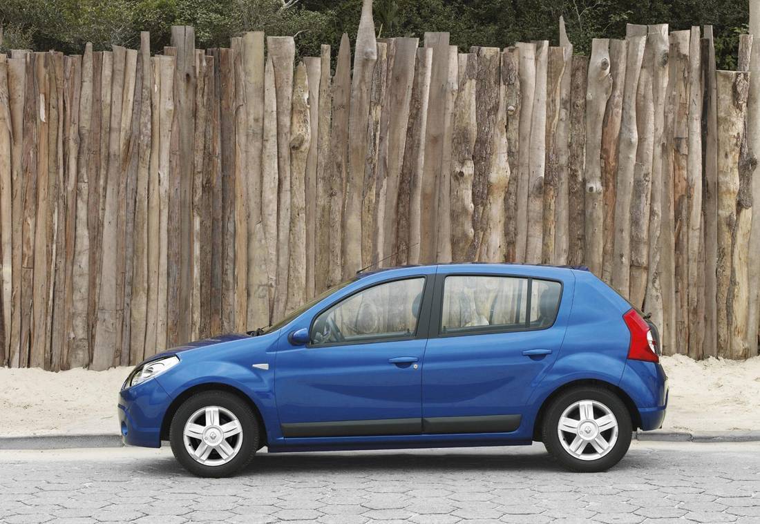 4l178Bm7vpuNlGt3wmpHr4-b353524f7382123959a11e01efc8b4a4-renault-sandero-side-1100