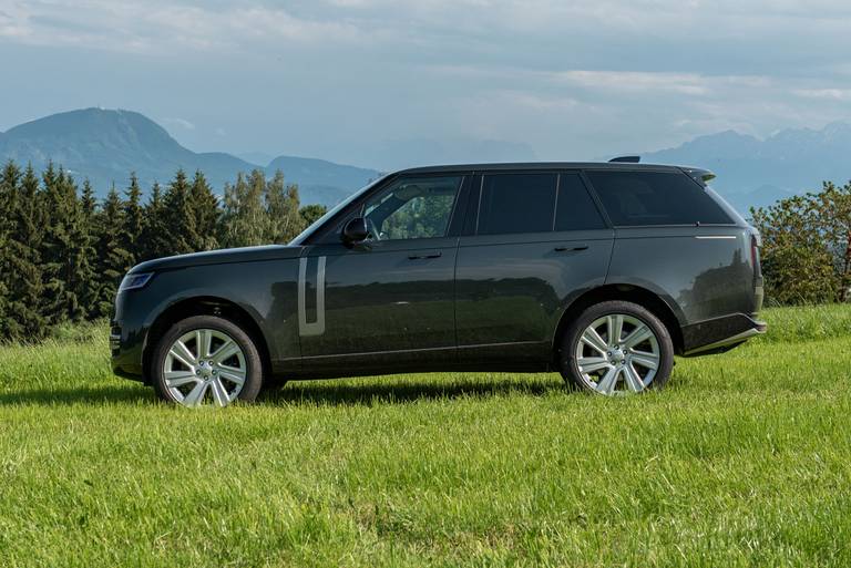 Range-Rover-P530-2022-Side