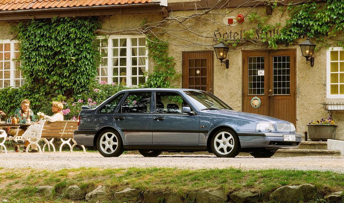 5zjI4xuu7u2SFgBo0JkO8d-6cc139cfad6b4c3ec74f777e7d1e633b-volvo-440-side-1100