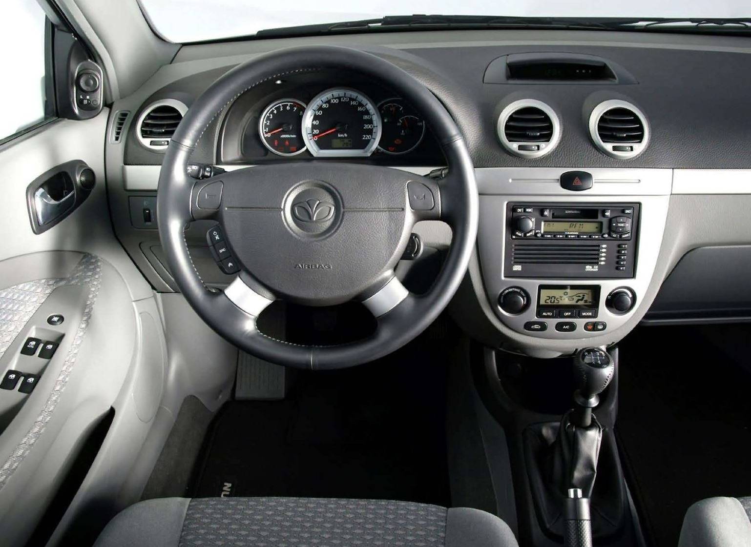 daewoo-nubira-interior