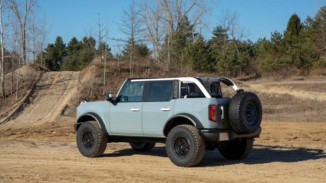 29wGStshOmKWAYBe7Xveyw-d7a4d2ce0c4c73adfdaca84cc200111d-Ford-Bronco_04-1100