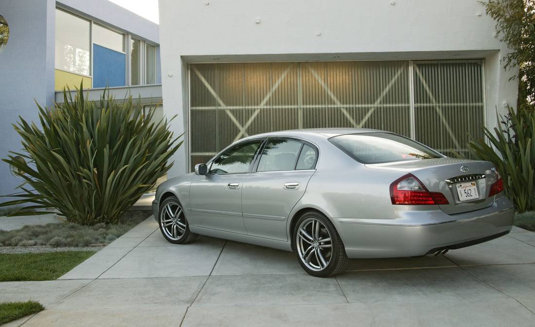 2YwYeuvPxbY1Da4pUOA3jb-9f1ae1f8d80c3a63cf78b17422687a7b-infiniti-q45-back-1100